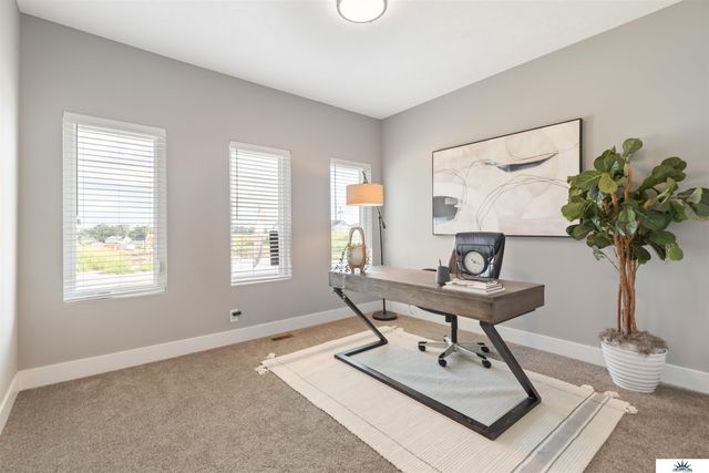 6905 Flint Drive, Papillion, NE 68046