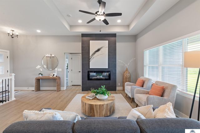 6905 Flint Drive, Papillion, NE 68046