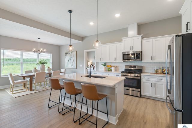 6905 Flint Drive, Papillion, NE 68046