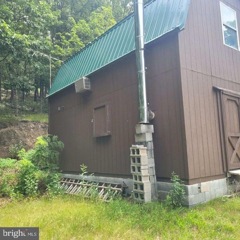 312 OUTLOOK LN, Great Cacapon, WV 25422