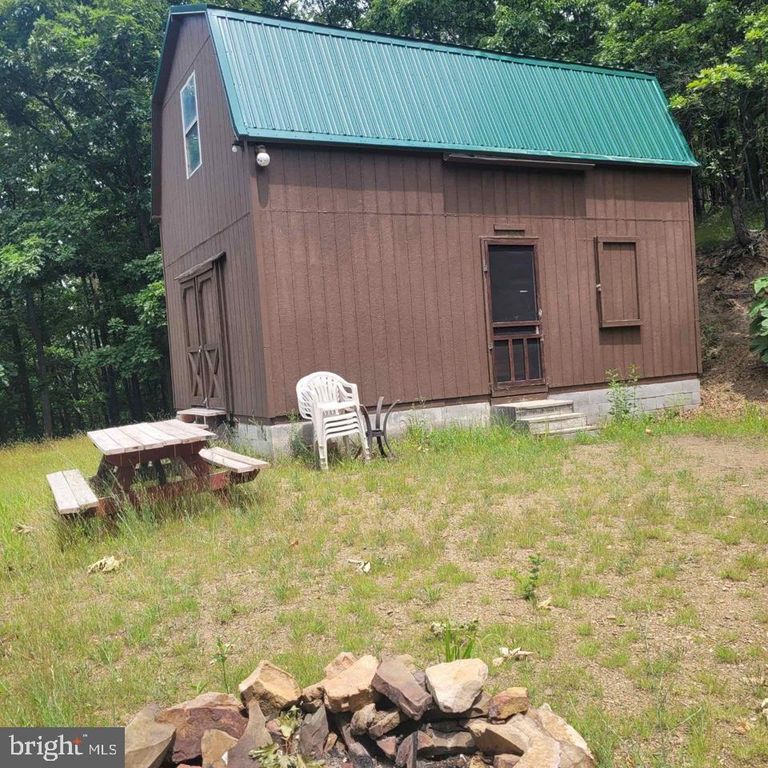312 OUTLOOK LN, Great Cacapon, WV 25422