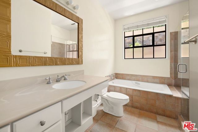 333 Dalehurst Avenue, Los Angeles, CA 90024