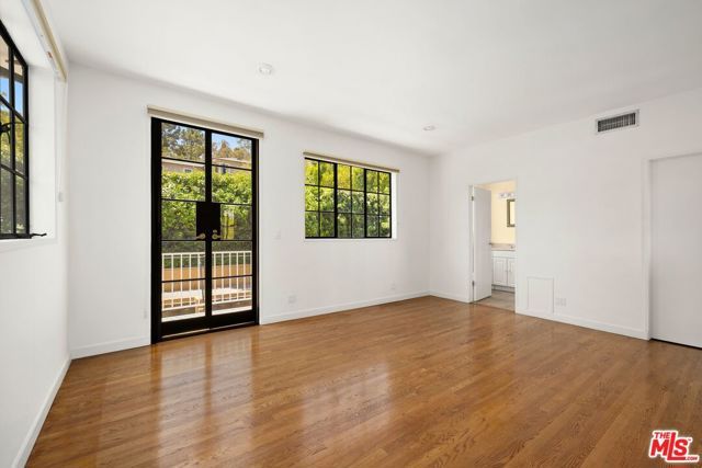 333 Dalehurst Avenue, Los Angeles, CA 90024