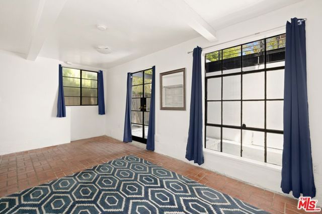333 Dalehurst Avenue, Los Angeles, CA 90024