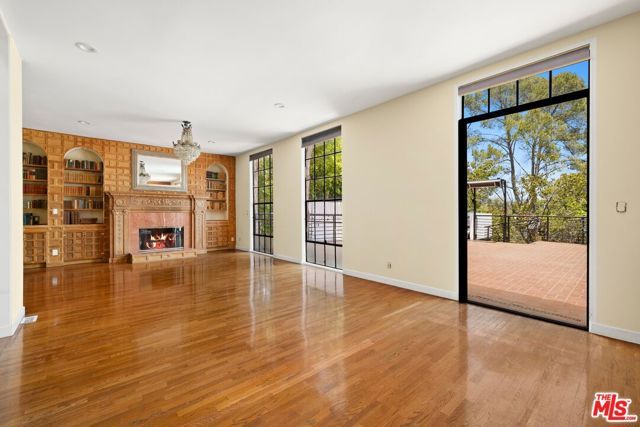 333 Dalehurst Avenue, Los Angeles, CA 90024