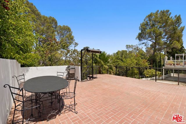 333 Dalehurst Avenue, Los Angeles, CA 90024