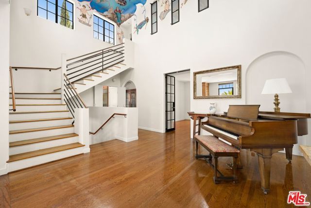 333 Dalehurst Avenue, Los Angeles, CA 90024