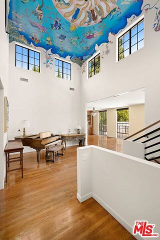 333 Dalehurst Avenue, Los Angeles, CA 90024