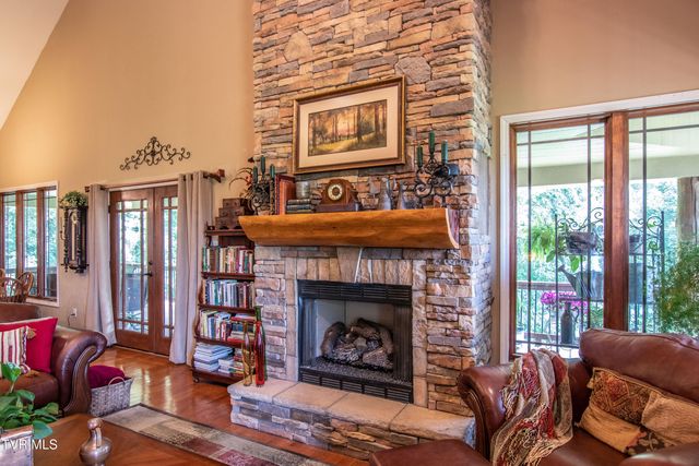 16301 Highlands Log Drive, Abingdon, VA 24210