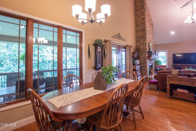 16301 Highlands Log Drive, Abingdon, VA 24210