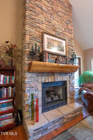 16301 Highlands Log Drive, Abingdon, VA 24210