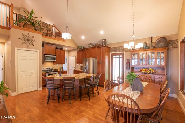 16301 Highlands Log Drive, Abingdon, VA 24210
