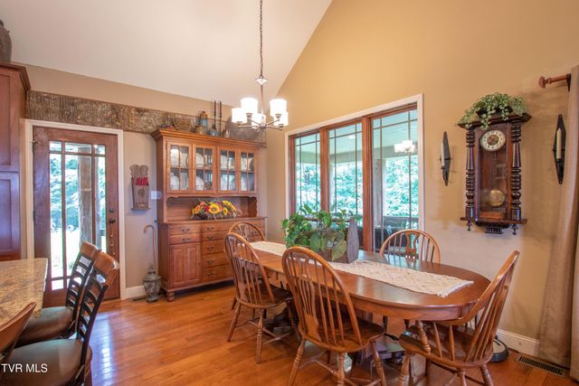 16301 Highlands Log Drive, Abingdon, VA 24210