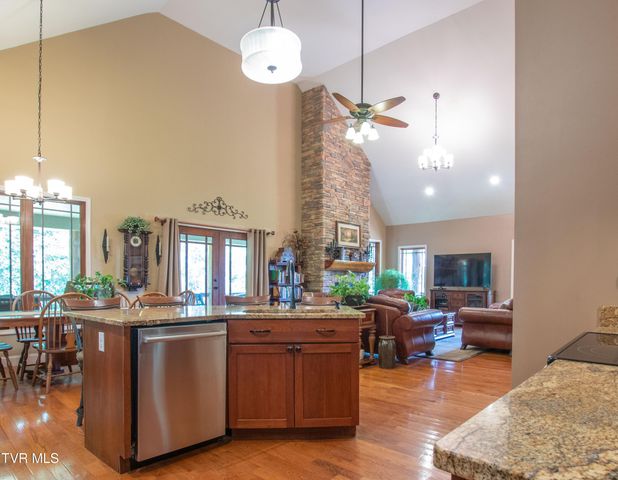 16301 Highlands Log Drive, Abingdon, VA 24210