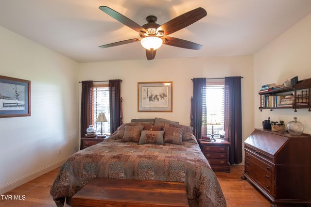 16301 Highlands Log Drive, Abingdon, VA 24210