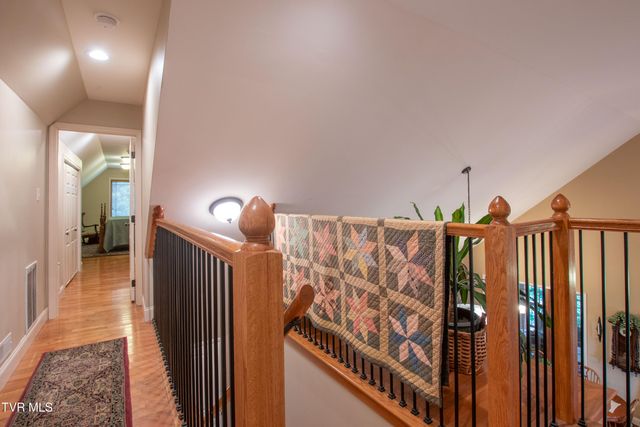 16301 Highlands Log Drive, Abingdon, VA 24210