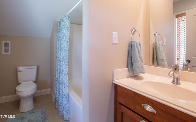 16301 Highlands Log Drive, Abingdon, VA 24210