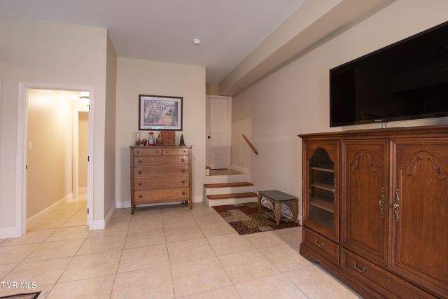 16301 Highlands Log Drive, Abingdon, VA 24210