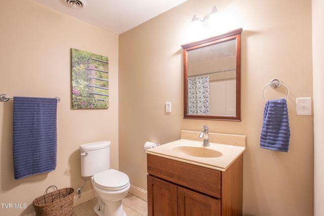 16301 Highlands Log Drive, Abingdon, VA 24210