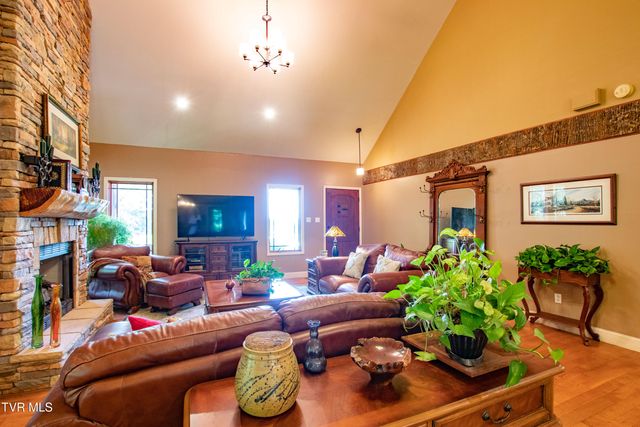16301 Highlands Log Drive, Abingdon, VA 24210