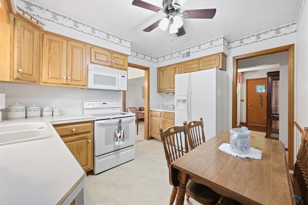 422 W Larkdale Lane, Mount Prospect, IL 60056 — photo 3