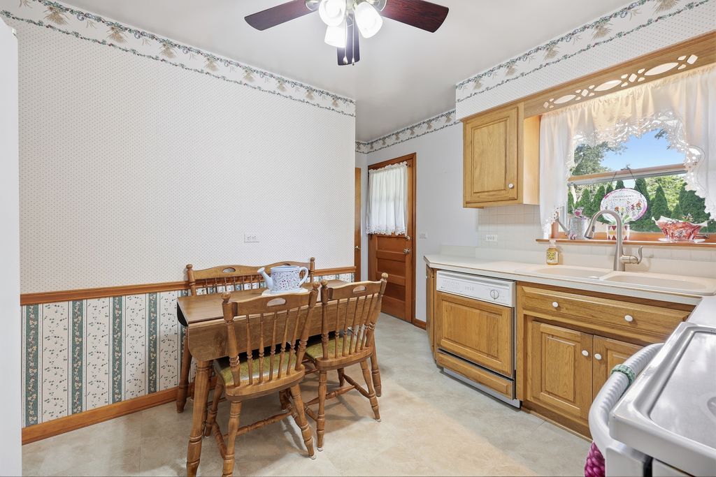 422 W Larkdale Lane, Mount Prospect, IL 60056 — photo 4