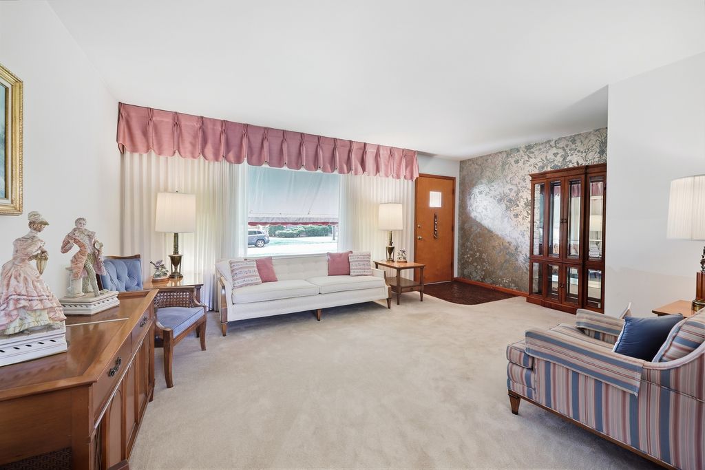 422 W Larkdale Lane, Mount Prospect, IL 60056 — photo 5