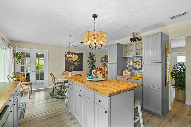 701 Highland Drive SW, Vero Beach, FL 32962