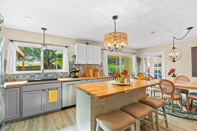 701 Highland Drive SW, Vero Beach, FL 32962