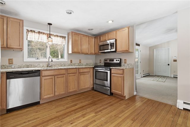 37 Anan Wade Road, Glocester, RI 02857