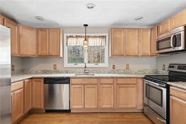 37 Anan Wade Road, Glocester, RI 02857