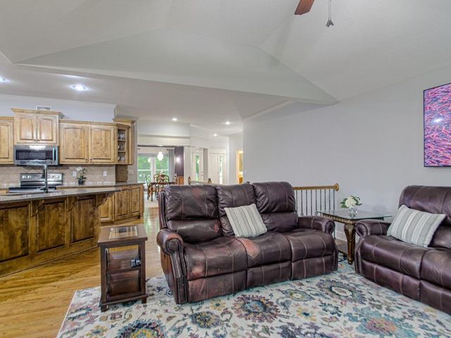 21431 W 112th Terrace, Olathe, KS 66061