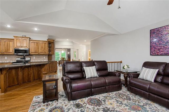 21431 W 112th Terrace, Olathe, KS 66061