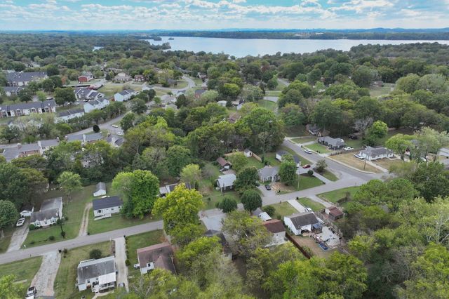 212 Nokes Dr, Hendersonville, TN 37075