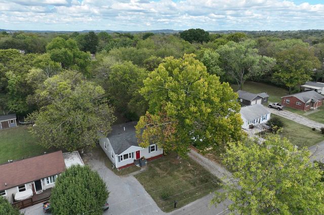 212 Nokes Dr, Hendersonville, TN 37075