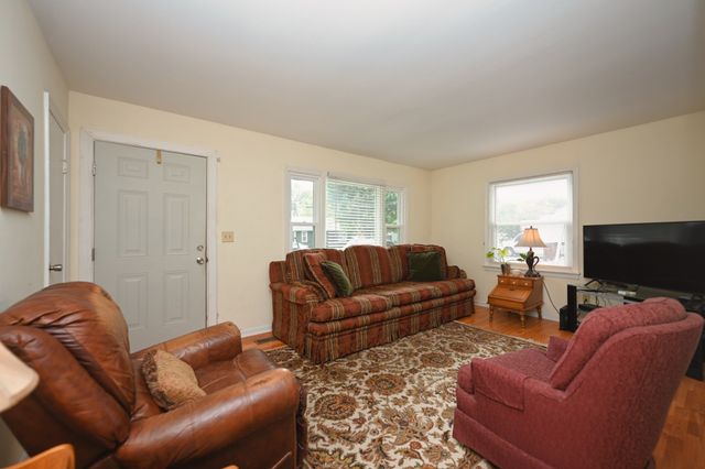 212 Nokes Dr, Hendersonville, TN 37075