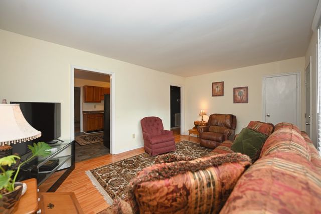 212 Nokes Dr, Hendersonville, TN 37075