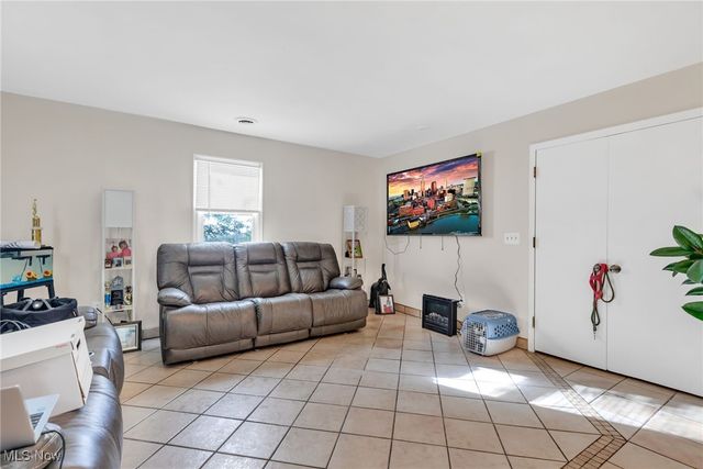 7511 Jeffries Avenue, Garfield Heights, OH 44105