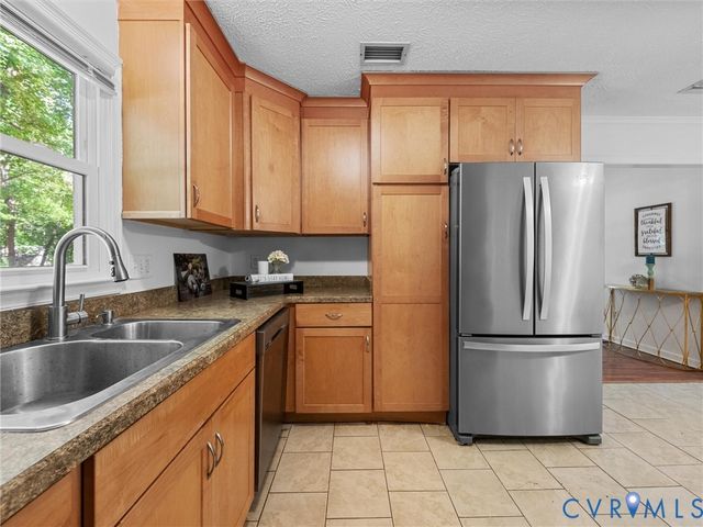 7307 Velvet Antler Dr, Midlothian, VA 23112