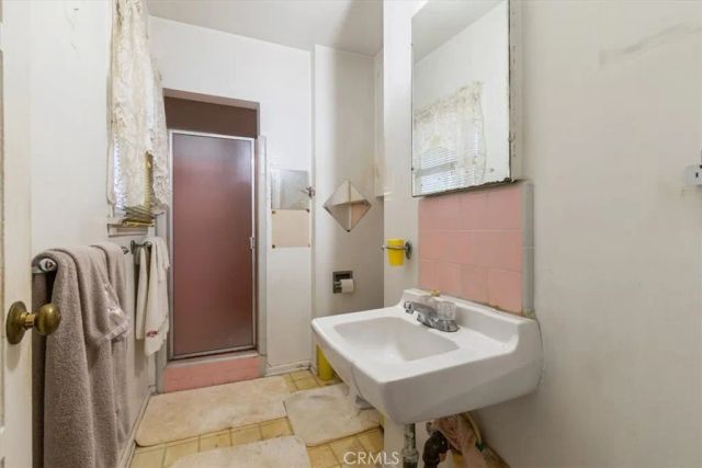 2007 W 94th Street, Los Angeles, CA 90047