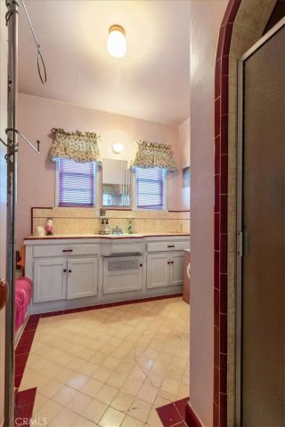 2007 W 94th Street, Los Angeles, CA 90047