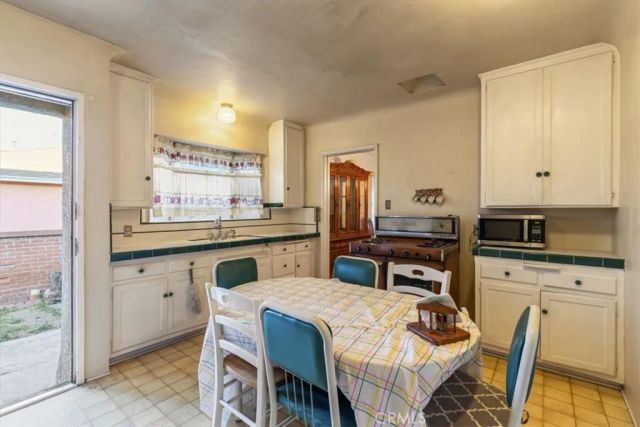 2007 W 94th Street, Los Angeles, CA 90047