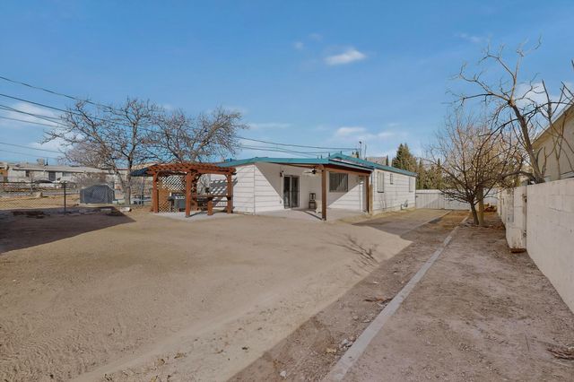 133 63rd Street NW, Albuquerque, NM 87105