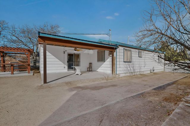 133 63rd Street NW, Albuquerque, NM 87105