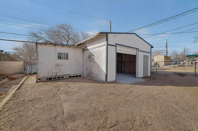 133 63rd Street NW, Albuquerque, NM 87105
