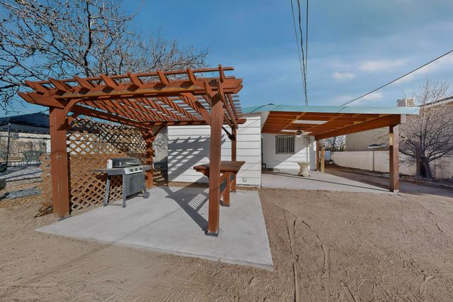 133 63rd Street NW, Albuquerque, NM 87105