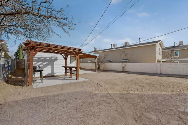 133 63rd Street NW, Albuquerque, NM 87105