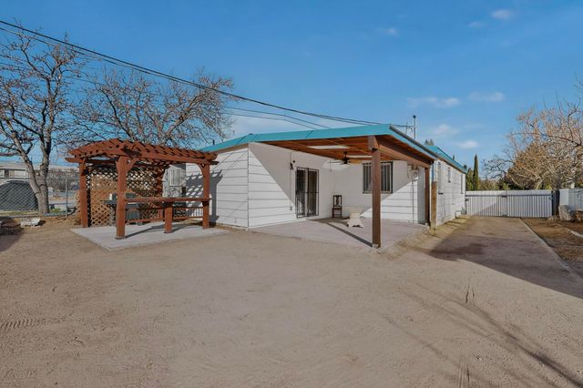 133 63rd Street NW, Albuquerque, NM 87105