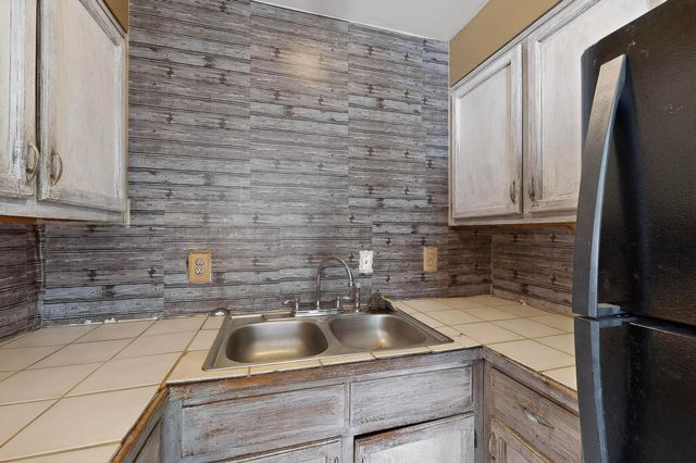 133 63rd Street NW, Albuquerque, NM 87105