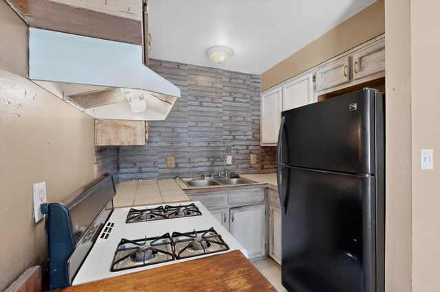 133 63rd Street NW, Albuquerque, NM 87105